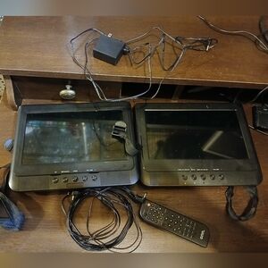 Portable Dual Screen DVD Player